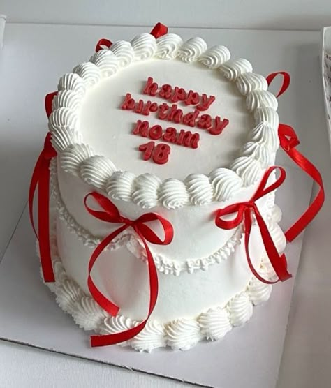 Red Theme Cake Birthday, Red 21st Birthday Party Ideas, Tort Happy Birthday, Vintage Birthday Cake Aesthetic, Red And White Birthday Cake, Red And White Cake, White Vintage Cake, Red Birthday Cake, 18th Birthday Cake Designs