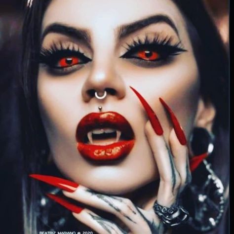 Halloween Makeup Cute, Scary Halloween Makeup Looks, Scary Halloween Makeup, Demon Costume, Vampire Tattoo, Vampire Look, Makeup Cute, Vampire Pictures, Vampire Masquerade