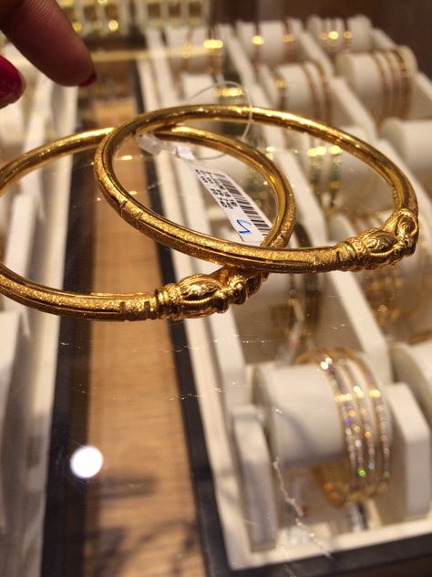 Chudi Designs Latest, Kadiyam Bangles For Women, Gold Chudi Designs Latest, Latest Gold Kada Design For Women, Kada Design For Women, Gold Chudi, Gold Kada Design For Women, Gold Kada Design, Chudi Designs