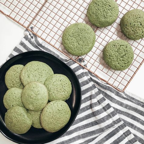 Delicious Matcha Cookies You Will Want to Make - Chanel Moving Forward Healthy Toddler Cookies, Toddler Snacks Healthy, Cookie Recipe Healthy, Healthy Kid Snacks, Matcha Powder Recipes, Matcha Recipe Baking, Matcha Cookies Recipe, Matcha Dessert Recipes, Tea Cookies Recipe