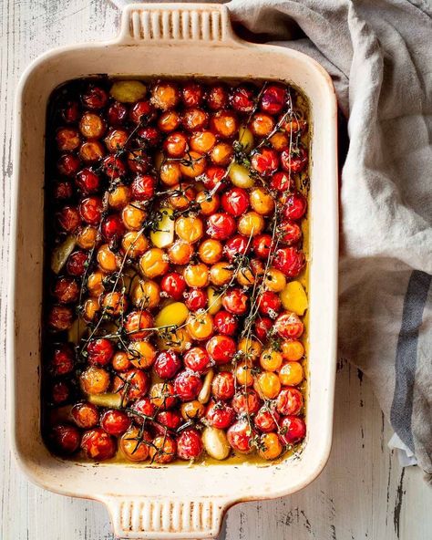 Perfect vegan side dish for your wedding. Cherry tomato confit #localfood #ecofood #sustainablefood #seasonalfood Cherry Tomato Confit, Tomato Confit, Confit Recipes, Garlic Confit, Roasted Cherry, Roasted Cherry Tomatoes, Harvest Recipes, Cherry Tomato, Tomato Recipes