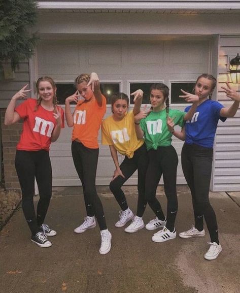 Funny Group Halloween Costumes, Girl Group Halloween Costumes, Diy Group Halloween Costumes, Cute Group Halloween Costumes, Halloween Costumes For Teens Girls, Bff Halloween Costumes, Best Friend Halloween Costumes, Trio Halloween Costumes, Halloween Coustumes