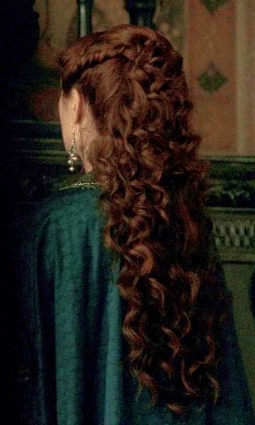 Tumblr Medieval Half Up Hair, Long Princess Hair, Princess Curly Hair, Victorian Curls, Hairstyles From Movies, Alicent Hightower Hair, Empress Hairstyles, Regency Era Hairstyles, Medieval Hairstyle