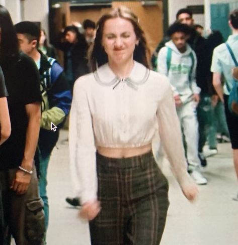 Lexi Howard Outfits, Nose Scrunch, Lexi Howard, Euphoria Outfits, Maude Apatow, Dark Academy, Sagittarius Women, First Day Of School Outfit, Comfort Characters