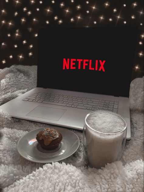 Watching Netflix Aesthetic, Watch Tv Aesthetic, Watching A Movie Aesthetic, Netflix And Chill Aesthetic, Winter Movie Night, Watching Tv Aesthetic, Netflix On Tv, New Romantic Movies, Jade Core