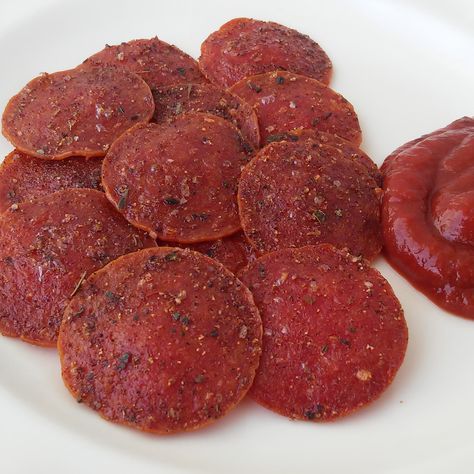 20 Recipes to Use Up Leftover Pepperoni Pepperoni Crisps, Pepperoni Monkey Bread, Pepperoni Appetizers, Dance Snacks, Pepperoni Pizza Pasta Salad, Pepperoni Recipe, Pepperoni Dip, Summer Sausage Recipes, Cheesy Dips