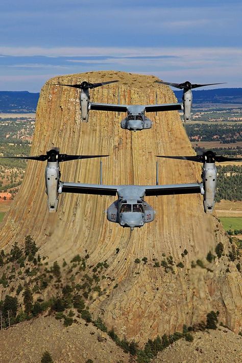 A pair of U.S. Marine Corps Bell Boeing MV-22B Ospreys of the VMM-363 “Red Lions” at Devils Tower, Wyoming. Devils Tower Wyoming, Photo Avion, Devils Tower, Military Helicopter, Jet Plane, Military Equipment, Fighter Planes, Marine Corps, Military Aircraft