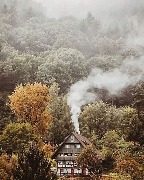 Wallpaper Winter, Scenery Photos, Autumn Magic, Autumn Scenery, Foto Art, Cabin In The Woods, Autumn Vibes, Autumn Cozy, Autumn Aesthetic