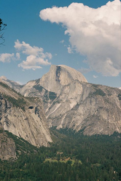 Yosemite aesthetic film photography. Nature mountains Mountain Film Photography, Yosemite Aesthetic, Travelling Van, Aesthetic Film Photography, Van Lifers, Aesthetic Film, Nature Mountains, Mountain Photos, Photography Nature