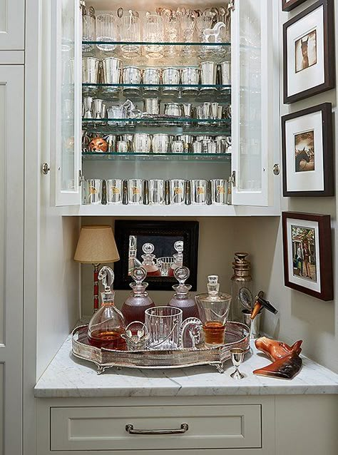 Ideas De Mini Bar, Mini Bar Design, Bar Design Ideas, Bandeja Bar, Greek Revival Home, Closet Bar, Bar In Casa, Gold Bar Cart, Southern Elegance