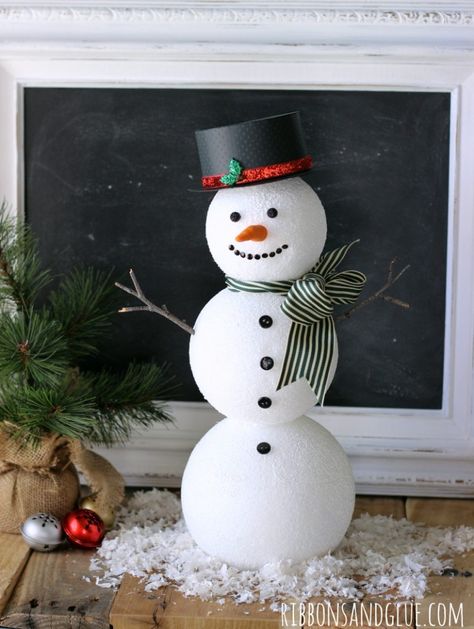 Styrofoam Ball Crafts, Diy Schneemann, Styrofoam Crafts, Snowman Crafts Diy, Ball Ideas, Snowman Christmas Decorations, Holiday Snowmen, Christmas Paper Crafts, Styrofoam Ball