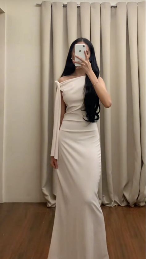 Classy Outfits For Dinner Party, Satin Full Sleeve Dress, White Gowns Elegant Classy, Satin Dress Outfit Classy, Dinner Gowns Classy Style, White Long Prom Dresses, Bride Sister Dress, Dinner Dress Classy Elegant, Asian Prom Dress