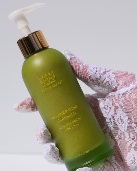 A cleanser that does much more than clean your skin ✨ 👀 STARTING THURSDAY, AN EXCLUSIVE TATA HARPER GIFT WITH PURCHASE 💚 Plus, 3X rewards points sitewide from Thursday April 18th to Monday April 22nd! Starting Thursday, receive a complimentary full size Regenerating Cleanser with your $125+ Tata Harper purchase. ✨ This is our number 1 best selling cleanser for a reason: 💚 REMOVES IMPURITIES & BUFFS DEAD SKIN 💚 RESURFACES & BRIGHTENS DULL�SKIN 💚 POLISHES & REFINES THE�SKIN 💚 LEAVES S... Face Cleanser Photography, Matcha Hydrating Cleanser, Tata Harper Cleanser, Cleanser Product Photography, Kale Green Tea Cleanser, Skin Polish, Tata Harper, Skin Resurfacing, Dull Skin