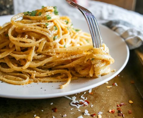 rich, creamy, cajun sauce surrounds soft linguine noodles for the perfect quick and easy creamy cajun linguine for weeknight dinner or date night! Cajun Linguine, Cajun Cream Sauce, Cajun Sauce, Recipe For Two, Spicy Pasta, Night Food, Pasta Dinners, Vegetarian Pasta, Cooking On A Budget