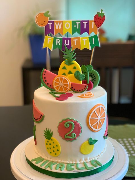 Bolo Picnic, Tutti Frutti Cake, Tutti Frutti Birthday Party, Fruity Party, Fruit Birthday Cake, Tutti Frutti Party, Fruit Birthday Party, 2nd Birthday Party For Girl, Fruity Cake