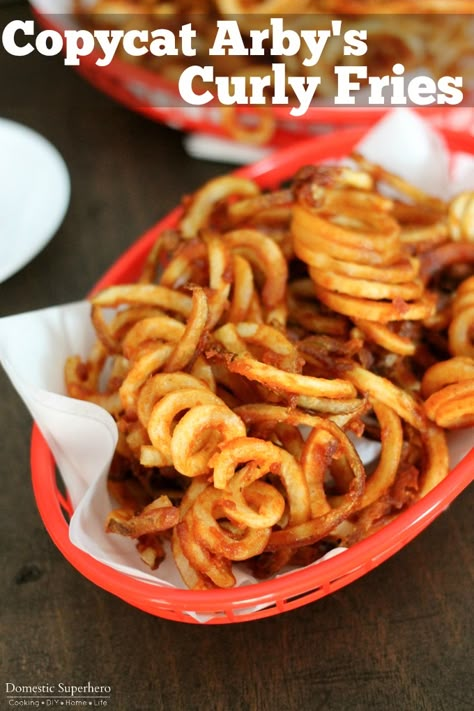 Curly Fries Recipe, Arby's Curly Fries, Crispy Fried Potatoes, Seasoned Fries, Homemade Fries, Curly Fries, Spiralizer Recipes, Copykat Recipes, Copycat Restaurant Recipes