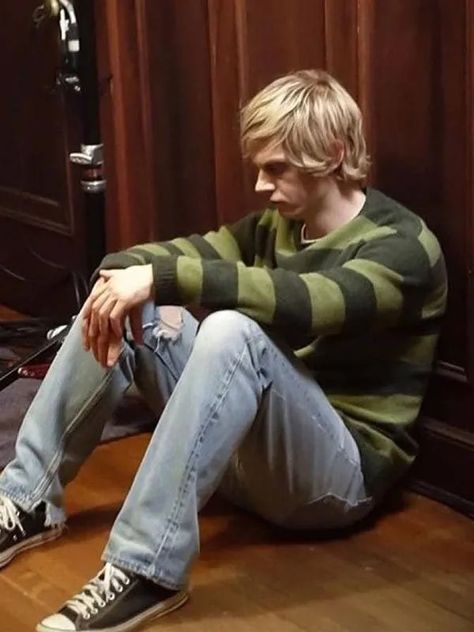 evan peters / tate langdon / american horror story Tate Langdon Outfit, Tate Ahs, Evan Peters American Horror Story, Ahs Cast, Tate And Violet, American Horror Story 3, Tate Langdon, Peter Quill, Boy Music