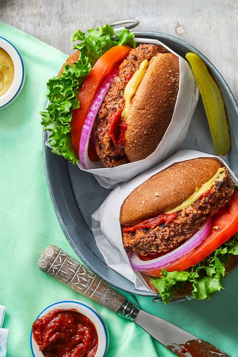 Cooking these earthy-tasting burgers in a very hot skillet creates delightfully crispy edges. All you need to make the delicious patties are five simple ingredients, plus salt and pepper. Serve with homemade ketchup, fresh-tasting mustard, Cheesy Caesar Dressing, Vegan Cheesy Sauce, or other condiments of your choosing. Vegan Burger Photography, Veg Burger Photography, Cheesy Burger, Healthy Vegan Diet, Veggie Burgers Recipe, Homemade Ketchup, Healthy Burger, How To Cook Burgers, Veggie Burgers