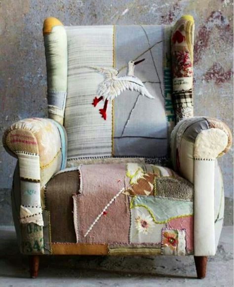 Gracinha! Patchwork Armchair, Patchwork Furniture, Patchwork Chair, Shanty 2 Chic, Upholstery Ideas, Upholstered Chair, Funky Furniture, Shabby Vintage, Cool Chairs