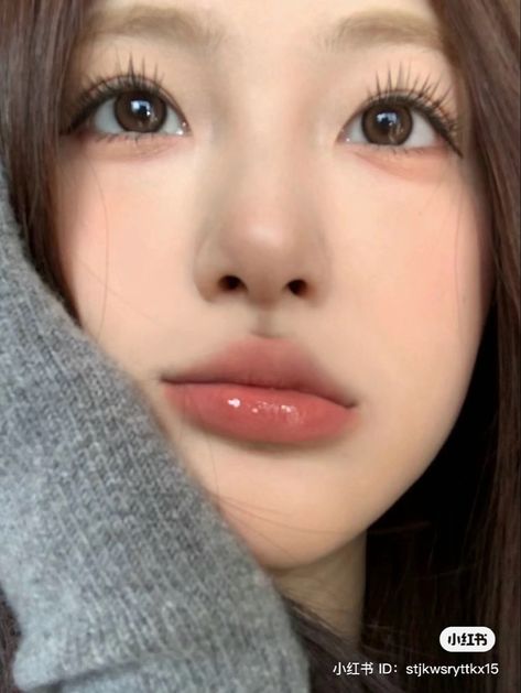 Milk Tea Makeup, Korean Makeup On White People, Douyin Natural Makeup, Tan Asian Makeup, Make Up Korea, Abg Makeup, Manga Lashes, Korean Makeup Look, Soft Makeup Looks