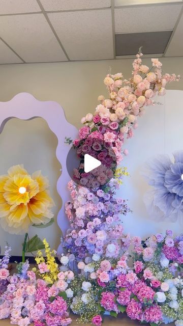 40th Birthday Flowers, Backdrop Flower Decorations, Floral Backdrop Ideas, Balloon Arch With Flowers, Diy Flower Arch, Flower Themed Birthday Party, Flower Arch Backdrop, Giant Flower Backdrop, Nikkah Decor