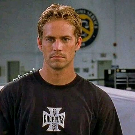 Paul Walker Hair, Brian Oconner, 2fast And 2furious, Furious Movie, Michelle Rodriguez, Funny Profile, Stylish Mens Outfits, Paul Walker, 2 Movie