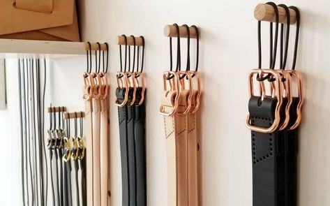 Retail Belt Display Ideas, Belts Display Retail, How To Display Belts In A Boutique, Belt Hanging Ideas, Belt Display Retail, Belt Display Rack, Boutique Store Displays, Man Store, Belt Store