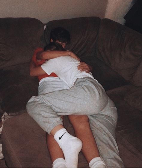 Photos Couple Mignon, Cute Country Couples, Teenage Couples, Image Couple, Country Couples, Cute Couples Cuddling, Couple Goals Teenagers, Couples Vibe