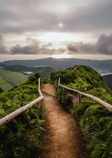 🇵🇹 The Azores, Portugal 🌋✨ Volcanic craters, lush green landscapes, and warm hot springs—the Azores are an island dream! 🌟 Must-Do’s: 🌊 Visit the stunning Sete Cidades crater lake 🛁 Soak in the natural hot springs of Terra Nostra 🐋 Go whale watching in the Atlantic ✨ Save this for your next island adventure! #azoresportugal #visitportugal #islandparadise #travelgoals Nature Forest Aesthetic, Glamping Aesthetic, Car Camping Tent, Glamping Outfit, Best Hotels In Amsterdam, Aesthetic Camping, Best Cities In Europe, Camping Lifestyle, São Miguel Island