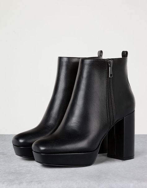 Wide heel platform ankle boots - View All - Bershka Japan Minimalist Shoes, Short Boot, Girly Shoes, Heels Boots, Platform Ankle Boots, Black Boots Women, Boots Ankle, Crazy Shoes, Pretty Shoes