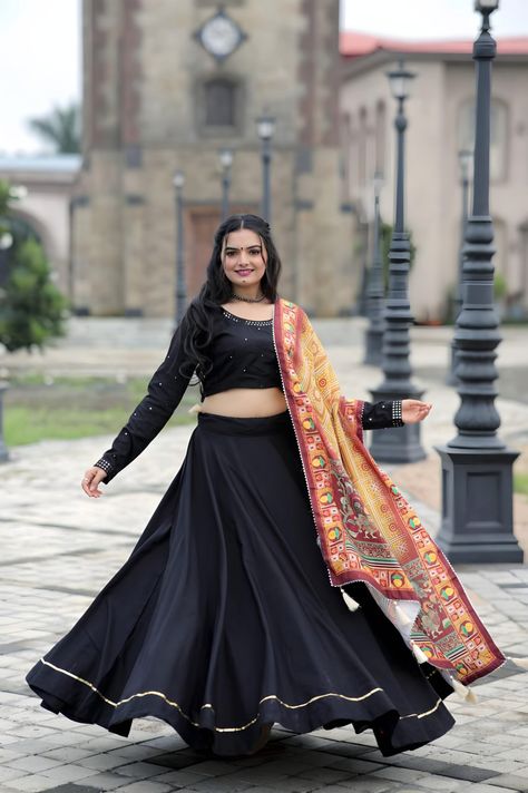 Navratri Lehenga Choli. Fastive Lehenga Choli. Choli Blouse Pattern, Chaniya Choli Blouse Pattern, Chaniya Choli Blouse Pattern New, Chaniya Choli Blouse Design, Weight Gain Routine, Navaratri Festival, Garba Navratri, Black Blouse Designs, Navratri Outfits