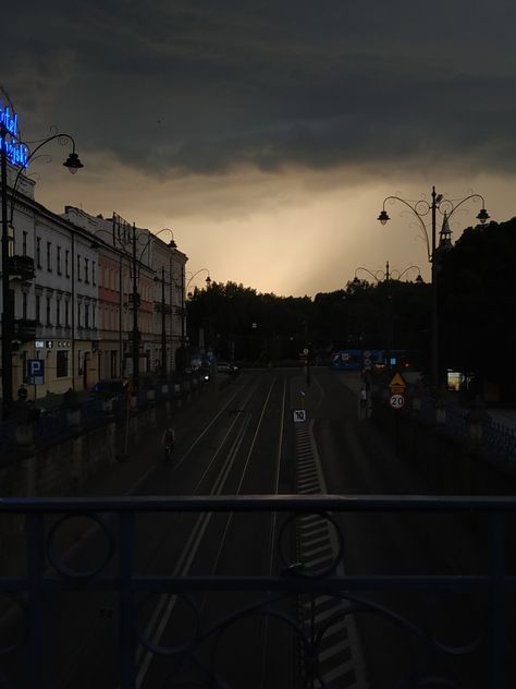 Street Dark Aesthetic, Aesthetic Light, Sky Clouds, Sky And Clouds, Dark Aesthetic, Street View