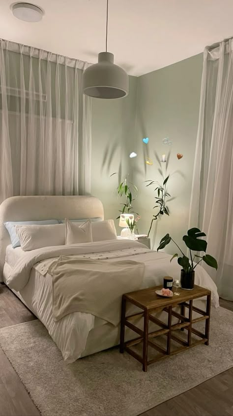 White Room Decor Bedroom, Hiasan Bilik Tidur, White Room Decor, Apartment Bedroom Decor, Dekorasi Kamar Tidur, Dorm Room Inspiration, Pinterest Room Decor, White Bed, Room Redesign