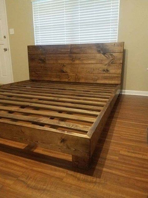 King Size Wood Bed Frame, Diy Seng, King Size Bed Frame Diy, Bed Frame Diy, Palette Bed, Diy King Bed, Diy King Bed Frame, Wood Bed Frame Diy, Homemade Beds