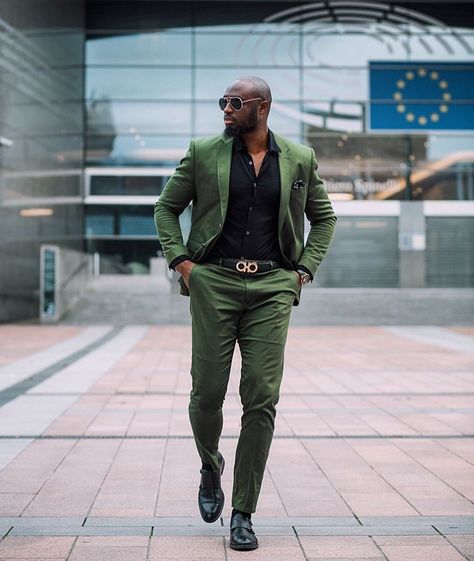 1,137 mentions J’aime, 22 commentaires - Black Men and Suits (@blackmenandsuits) sur Instagram : "@logikriver 👏🏾👏🏾 // #blackmenandsuits" Black Suit With Green Shirt, Suit With Green Shirt, Green Suit Black Shirt, Black Shirt Men, Green Suit Men, Green Suits, Suits Men, Green Suit, Fashion Male