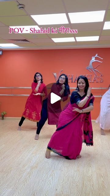 Beautiful Party Wear Dresses, Easy Reels Ideas, Simple Saree Look For Wedding, Simple Reels Ideas, Simple Dance Steps, Modern Blouse Designs, Couple Dance Songs, Dance Indian, Simple Dress For Girl