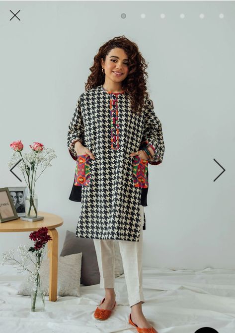 Winters Check Shirt Design For Women Pakistani, Pakistani Winter Dresses Casual, Winter Outfits Pakistani Casual, Winter Pakistani Dresses Casual, Winter Kurtis For Women, Winter Khaddar Dress Design, Woollen Kurti Designs Winter, Check Kurti Designs, Pakistani Dresses Party Wear