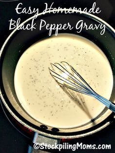 Easy Homemade Black Pepper Gravy recipe that you can make with only 5 basic ingredients!                                                                                                                                                     More Black Pepper Gravy Recipe, Pepper Gravy Recipe, Black Pepper Gravy, Pepper Gravy, Cream Gravy, Country Gravy, Resep Salad, Homemade Gravy, Gravy Sauce