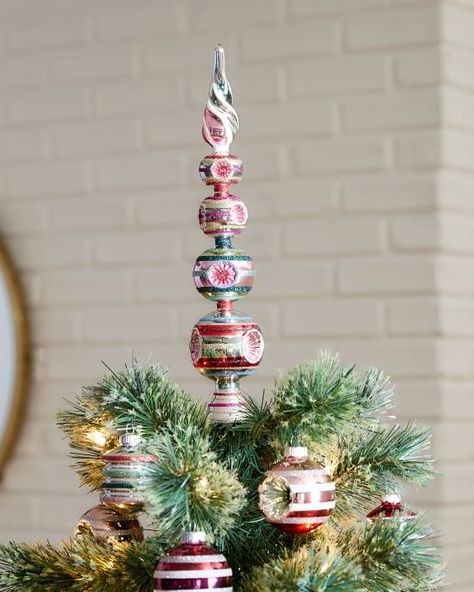 25 Best Christmas Tree Toppers 2020 - Star and Angel Tree Toppers Best Christmas Tree Toppers, Antique Ornaments, Egg Christmas, Vintage Tree Toppers, Aluminum Christmas Tree, American Christmas, Shiny Brite Ornaments, Tinsel Tree, Modern Christmas Decor