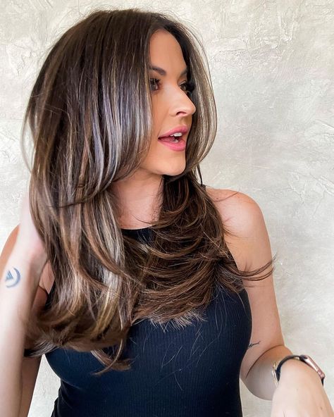 Tia Booth Hair, Tia Booth, Color Trends 2024, Brunette Roots, Sleek Short Hair, Brown Hair Color Shades, Balayage Hair Color, Brunette Balayage, Fall Hair Cuts