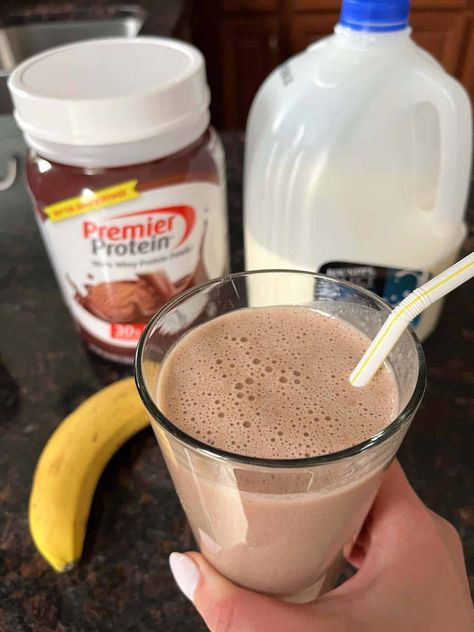 You'll love this Chocolate Banana Protein Shake for an easy and healthy breakfast or snack to take on-the-go! The combination of chocolate and banana is so tasty. Easy Frozen Banana Protein Shake, Choc Banana Smoothie, Chocolate Peanut Butter Banana Protein Shake, Banana Chocolate Protein Shake, Chocolate Peanut Butter Banana Smoothie Protein, Chocolate Banana Protein Smoothie, Chocolate Banana Protein Shake, Chocolate Smoothie No Banana, Chocolate Shake Healthy