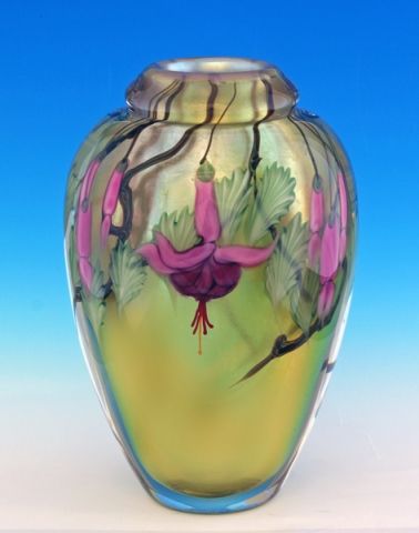 Fuchsia With Gold Interior Vase Jewelry Wood, Art Of Glass, Contemporary Glass Art, Board Art, Gold Interior, Chihuly, Gorgeous Glass, Art Glass Vase, Glass Vessel