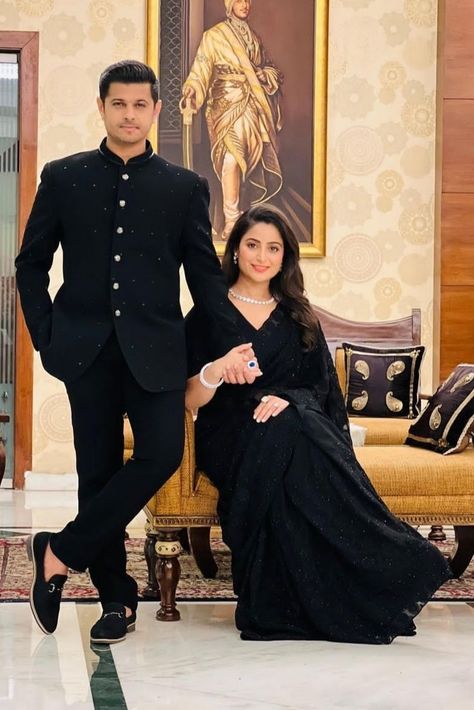 Traditional Dresses Couple Photography, Twin Couples Outfits, Neil Bhatt And Aishwarya Sharma, Husband Wife Poses In Saree, Engagement Photo Ideas Indian, Photo Shoot Couple Outfit Ideas, Reception Dress For Couples Indian, Pre Wedding Couple Dress, Formal Dress Couple Photoshoot