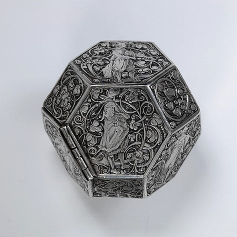 Sweetmeat box, silver engraved with floral patterns. Netherlands, second quart of the 17th century. Faberge Jewelry, Sweet Meat, Bottle Box, Sweet Box, Pretty Box, Silver Engraving, Jewel Box, Silver Lining, Vintage Jewels