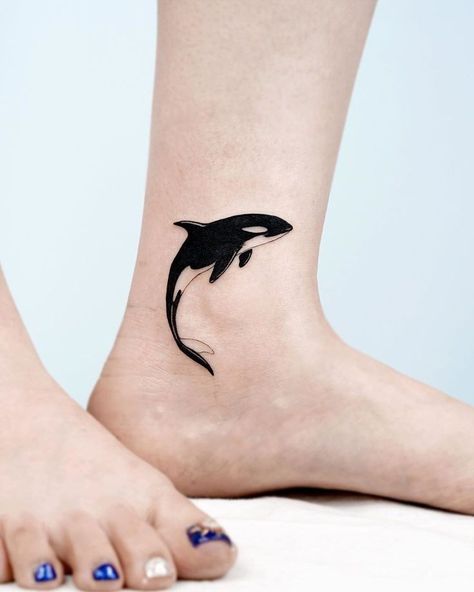 Orca Tattoo Design, Orca Whale Tattoo, Job Tattoo, Killer Whale Tattoo, Targaryen Tattoo, Dolphin Tattoo, Orca Tattoo, Surf Tattoo, Whale Tattoo