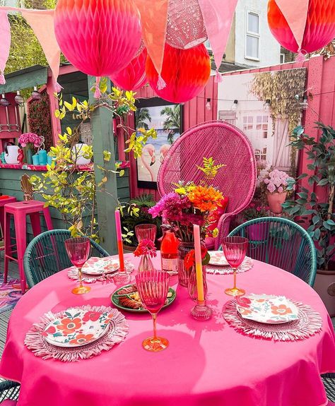 Maximalist Backyard, Garden Tablescape, Pink Patio, Maximalist Wedding, Barbie Vibes, Sukkot, Barbie Style, Camper Life, Backyard Living