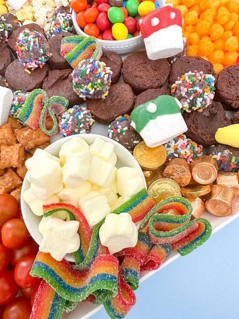 Mario Themed Dinner, Mario Charcuterie Board, Super Mario Party Snacks, Mario Snacks, Super Mario Themed Food, Mario Recipes, Mario Treats, Mario Themed Snacks, Super Mario Food