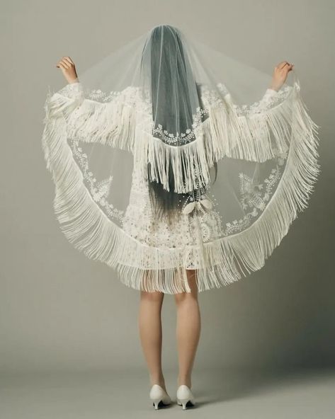 Fringe Styling, Fringe Wedding Dress, Fashion Catwalk, Soft Fringe, Elegant Wedding Inspiration, Boda Mexicana, Metal Comb, Bridal Veils, Simple Dress