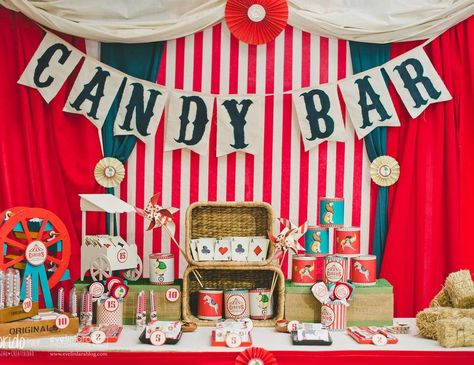 Circus vintage / Birthday "Santi cumple 10" | Catch My Party Vintage Birthday Party Ideas, Carnival Party Ideas, Carnival Party Foods, Vintage Birthday Party, Vintage Party Ideas, Stall Decorations, Circus Vintage, Vintage Birthday Parties, Circus Carnival Party