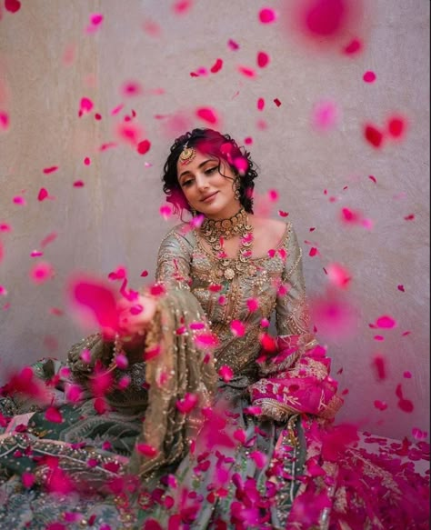 Vasectomy Reversal, Bride Groom Photoshoot, Falling Petals, Indian Bride Poses, Indian Bride Photography Poses, Bride Photos Poses, Groom Photoshoot, Pre Wedding Photoshoot Outfit, Engagement Photography Poses